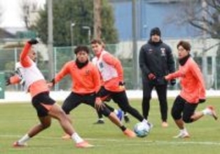 ＜J1浦和＞21日の横浜M戦へ向けて公開練習　渡辺「積み重ねられているとは感じている」　28日のホーム開幕戦はチケット5万枚を発券