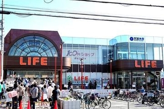 ライフに行列！リニューアルオープンし生まれ変わる　冷凍食品コーナーは商品2倍、品ぞろえを大幅拡充　駅から7分、駐車場100台　誕生した新コーナーは
