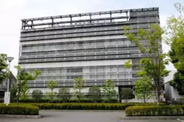 食中毒…客ら4グループ、嘔吐や下痢　店でエビフライ、海鮮丼、ねぎとろ丼を食べる　26～87歳の客10人、店の調理人3人からノロウイルス検出　店を営業停止に