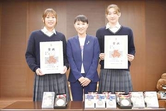 高校総体で全国優勝…武南高の2選手、川口市長を表敬　2冠に輝いた高山紫妃選手「日本代表に選ばれ五輪に行きたい」　初優勝した菅七海選手「来年も優勝できるよう頑張る」　市長「これから世界で活躍して」