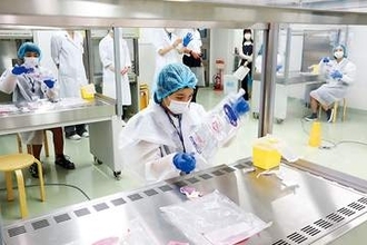 薬剤師の魅力を実感　高校生60人が参加　「さまざまな知識が必要」　日本薬科大学と県が体験教室
