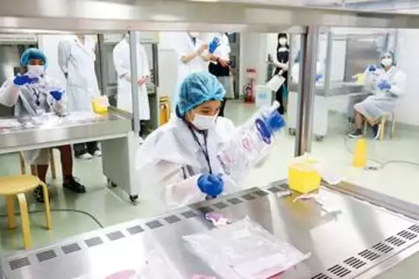 薬剤師の魅力を実感　高校生60人が参加　「さまざまな知識が必要」　日本薬科大学と県が体験教室