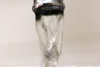 体へ悪影響…埼玉で“PFAS”超過、3カ所で確認　事業所の周辺　これまで調査した73カ所は井戸、28カ所で超過が確認された　事業所の北東から南東にかけ、汚染が扇状に広がる　さらに500メートル圏内を調査へ