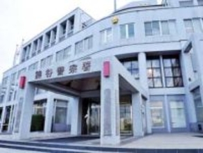 男性遺体、荒川の河川敷に　正午過ぎ、狩猟中の男性が発見　身長約175センチで黒い短髪、黒色半袖Tシャツ、緑色半ズボン、クリーム色のサンダル　目立った外傷や着衣の乱れなし