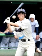 与えられた機会、全力で…今大会から認められた女子ノッカー、開幕試合に立つ　真面目で一生懸命な姿勢、絶賛する監督が打診　背中を追った兄は最後の夏に先発、同じグラウンドに…母、目を潤ませ「奇跡」