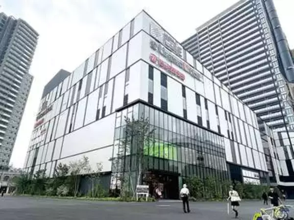 ビックカメラ、JR浦和駅西口にあす29日オープン　同エリアでは18年ぶりの大型家電量販店進出　売り場面積4300平方メートル　スマホ相談ラウンジや美容家電売り場も　若年層、女性客の取り込みへ