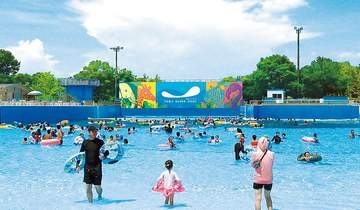 子ども連れの家族客も安心を…埼玉・宮代の東武動物公園、波のプールがリニューアル　水深を1.5メートルから1.2メートルに変更　水深を気にせず、波の臨場感を楽しめる設計「この夏は家族でぜひ」