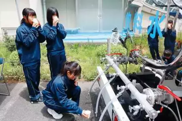 死者は10人と想定…埼玉・上尾の原市地区で避難訓練　震度7、マグニチュード8.1の地震発生と設定　停電は3000世帯超、断水も1800世帯に　市民ら90人が参加、小学校に“避難”　給水車を展示、飲料水の試飲体験も