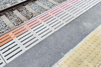 西武線で人身事故　男性死亡…深夜の駅、特急にはねられる　男性は20～40代ぐらい　最大1時間38分遅れ、40人に影響