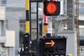 男性死亡…電車にはねられる　昼に踏切で　事故から2時間半後、秩父鉄道が運転再開　男性は身元不明で10～20代