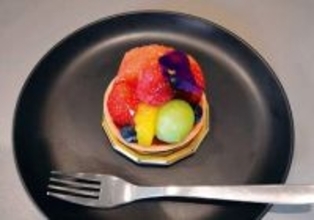 マスカット輝く“宝石箱タルト”…春日部の老舗ケーキ店にファン続々　親子3代で通う人も、駅徒歩1分の人気スイーツ店