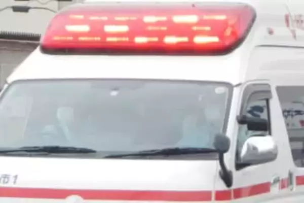 異臭…女児や男児ら搬送、昼1時に小学校で　校長が通報「給食カレーの容器から異臭」　8～12歳、体調不良を訴える　「給食の残飯を混ぜたら異臭が発生」との情報も