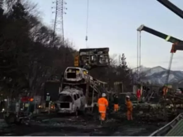 【速報】関越道の通行止め…焼損車両約20台の撤去に時間　本日中の解除見通し立たず　広域迂回を促す