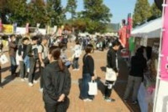 おかやまマラソンEXPO始まる　飲食店など74ブース スタジアム周辺で