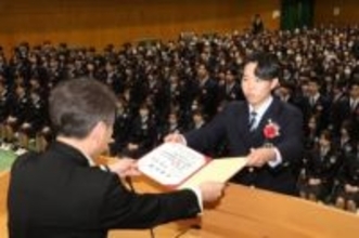 岡山県内の公立高で卒業式　約9500人 新たな一歩