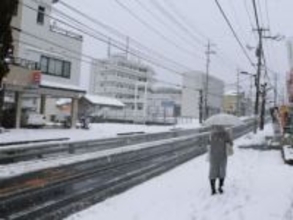 岡山県内冷え込み続く　津山市街地 白く染まる