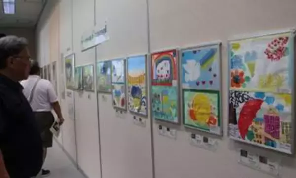 ウクライナ避難民手記や子どもの絵　福山市人権資料館、平和訴える展示