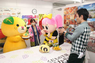 ももっち・うらっち、タコパで他県のキャラと交流　ユーチューブで公開 岡山県大阪事務所