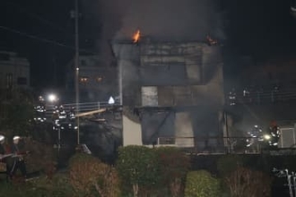 民家を全焼 2人けが　岡山・早島町