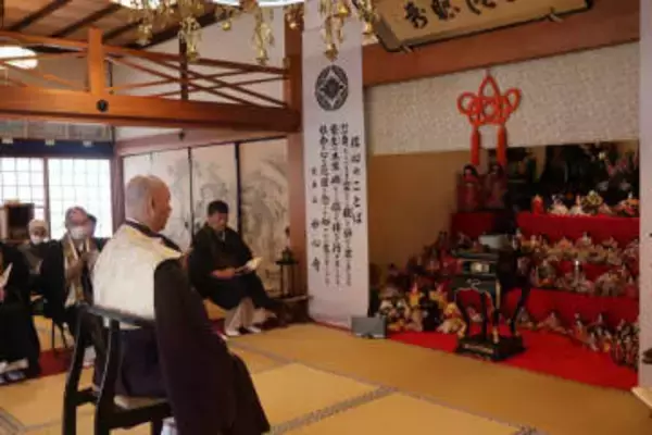 思い出の人形に感謝 福山・正法寺　名残惜しみ供養