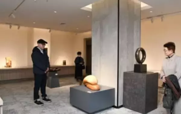 現代感覚あふれる備前焼 　文化功労者・伊勢崎淳さん 岡山で記念展