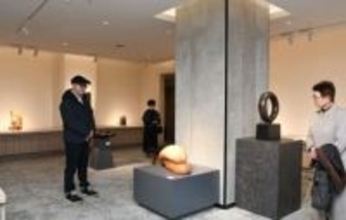現代感覚あふれる備前焼 　文化功労者・伊勢崎淳さん 岡山で記念展