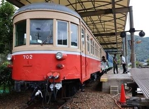 旧片上鉄道車両6年ぶりに実演走行 ステージやマルシェも　美咲・柵原鉱山公園で片鉄祭、4日