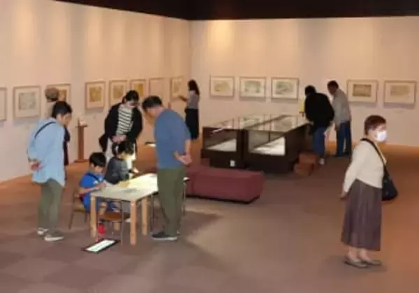 絵本作家いわむらさん特別展終盤　「14ひきのシリーズ」原画など