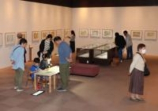 絵本作家いわむらさん特別展終盤　「14ひきのシリーズ」原画など