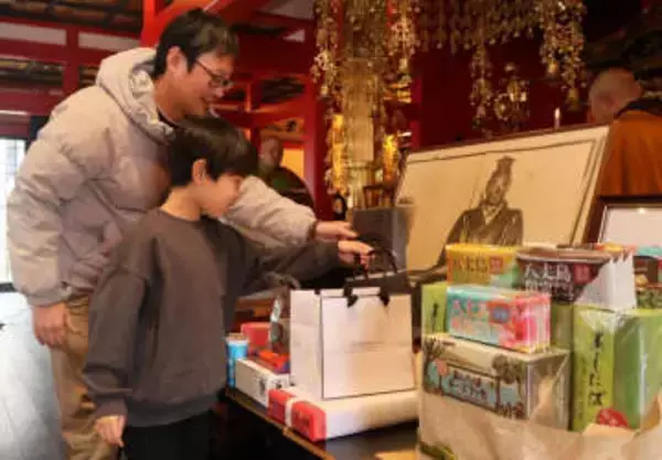 チョコ供え遺徳しのぶ　宇喜多直家の命日前に法要 岡山・光珍寺