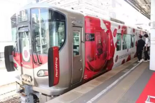 「ばらのまち福山」PR列車運行開始　山陽線と呉線、鮮やかなバラ描く