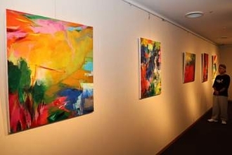 日常風景テーマにした抽象画展示　岡山で小川さん（徳島）が個展