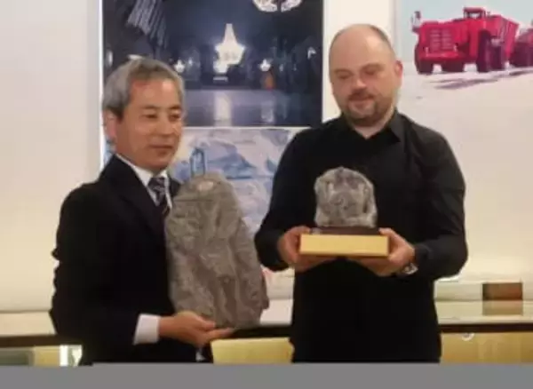 万博ポーランド館の岩塩彫刻寄贈　倉敷・児島 塩業歴史館で常設展示