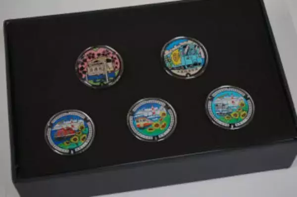 マンホールふたをバッジに　水島臨海鉄道、列車の絵柄5種類