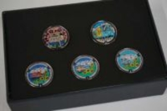 マンホールふたをバッジに　水島臨海鉄道、列車の絵柄5種類
