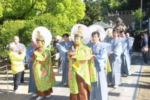 きらびやかな一行 極楽浄土へ向かう　瀬戸内・弘法寺「踟供養」