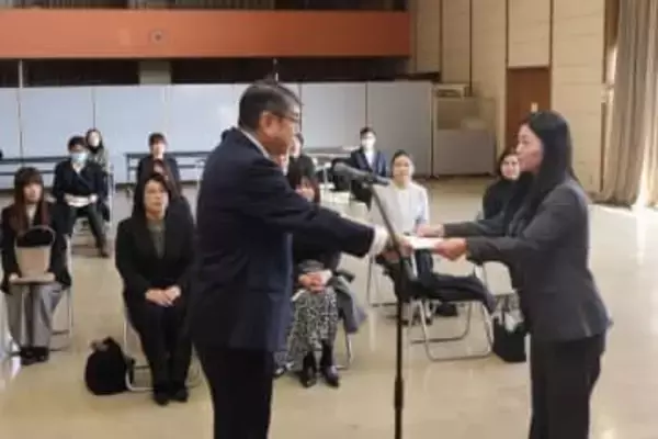 最優秀に上道中、三勲小　岡山市 PTA新聞コンクール表彰式