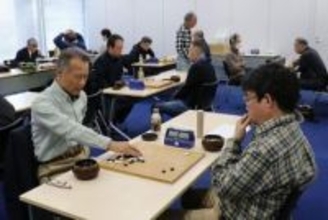 小野さん（倉敷出身）ら8強　県アマ囲碁最強者戦開幕