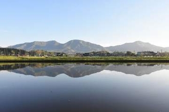 水田に広がる絶景 真庭「逆さ蒜山」の季節到来 雄大な自然美