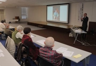 読まれる文章のこつ学ぶ　「ちまた友の会」文章教室で会員ら70人