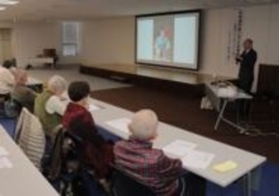 読まれる文章のこつ学ぶ　「ちまた友の会」文章教室で会員ら70人