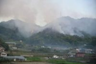 福山で山林火災 消火活動続く　けが人や建物被害なし