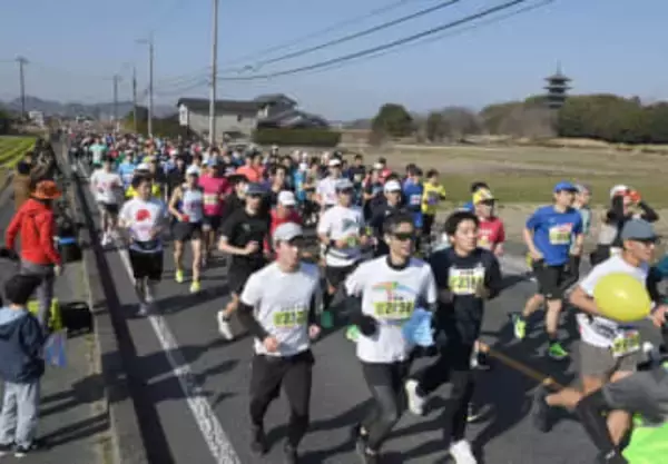 1.3万人 春の陽気に包まれ力走 そうじゃ吉備路マラソン　