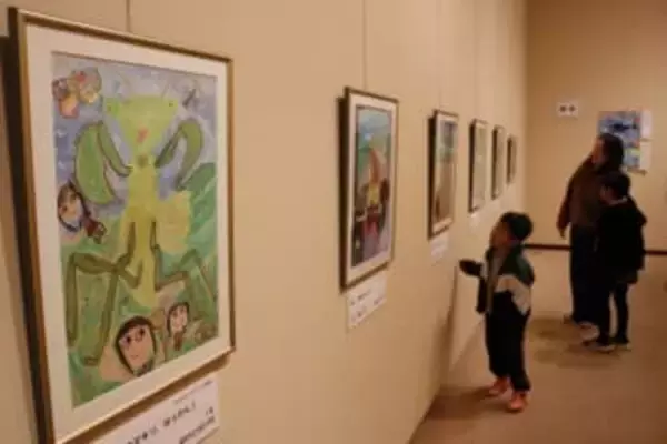 画用紙に生き生き 力作404点　作州児童のミマサカコドモ絵画展