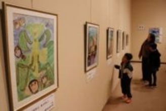画用紙に生き生き 力作404点　作州児童のミマサカコドモ絵画展