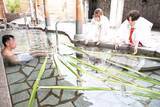 「美作・湯郷温泉街でしょうぶ湯　爽やかな香りに癒やされて」の画像1