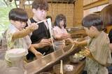 「夏本番 真庭のそうめん流し店が営業本格化　涼しげな渓谷 家族連れら涼味満喫」の画像1