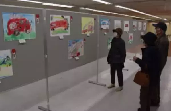 消防車など描いた103点一堂に　笠岡でこども消防写生大会作品展