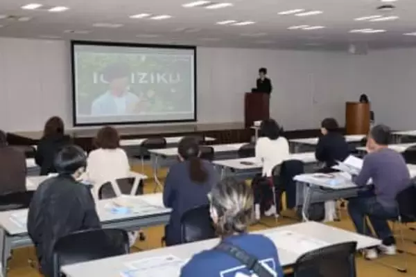 不登校生ら進路参考に　通信制高校・サポート校 岡山で合同相談会