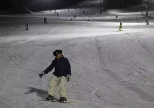 待ちに待った初滑り 真庭・蒜山のスキー場　岡山県内トップ切り今季の営業開始